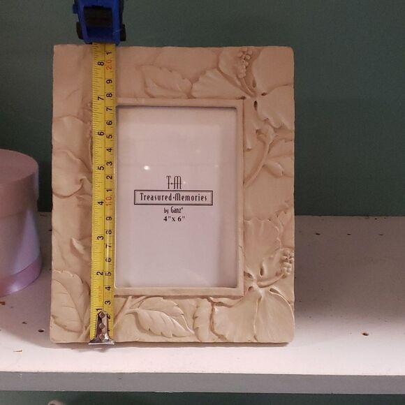 Treasured Memories. NWT. Stone Like Flowered Picture Frame.  Heavy.  4x6. - Picture 2 of 8